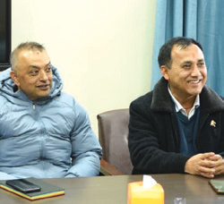 अघि बढे कांग्रेसका विशेष पक्षधर