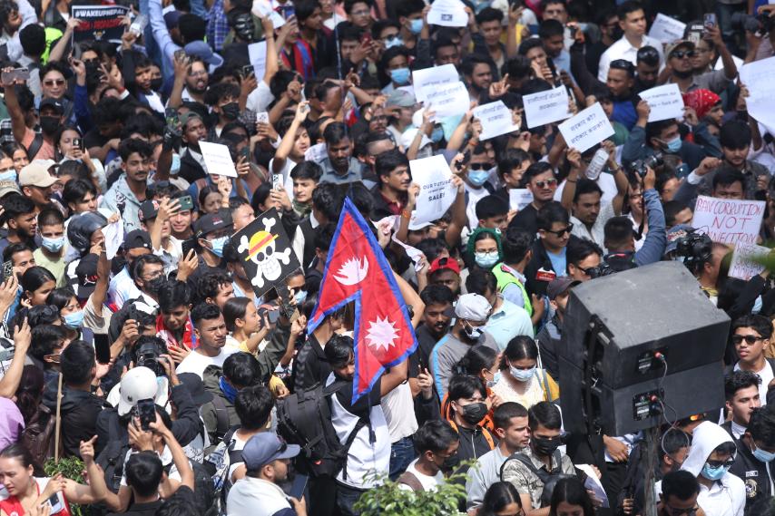 चलचित्रकर्मी स्तब्ध, सामाजिक सञ्जालमा पोखियो आक्रोश