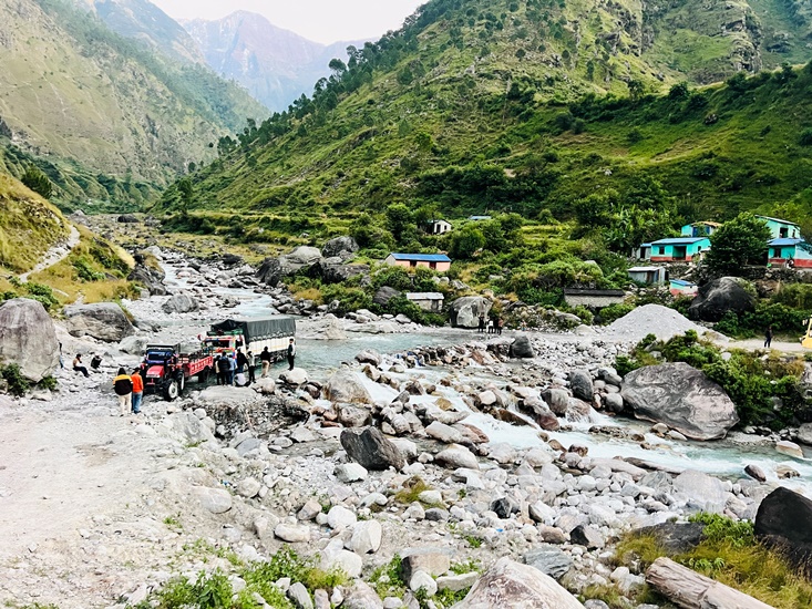 भेरी नदीमा ६ वटा पुलको काम अझै अलपत्र