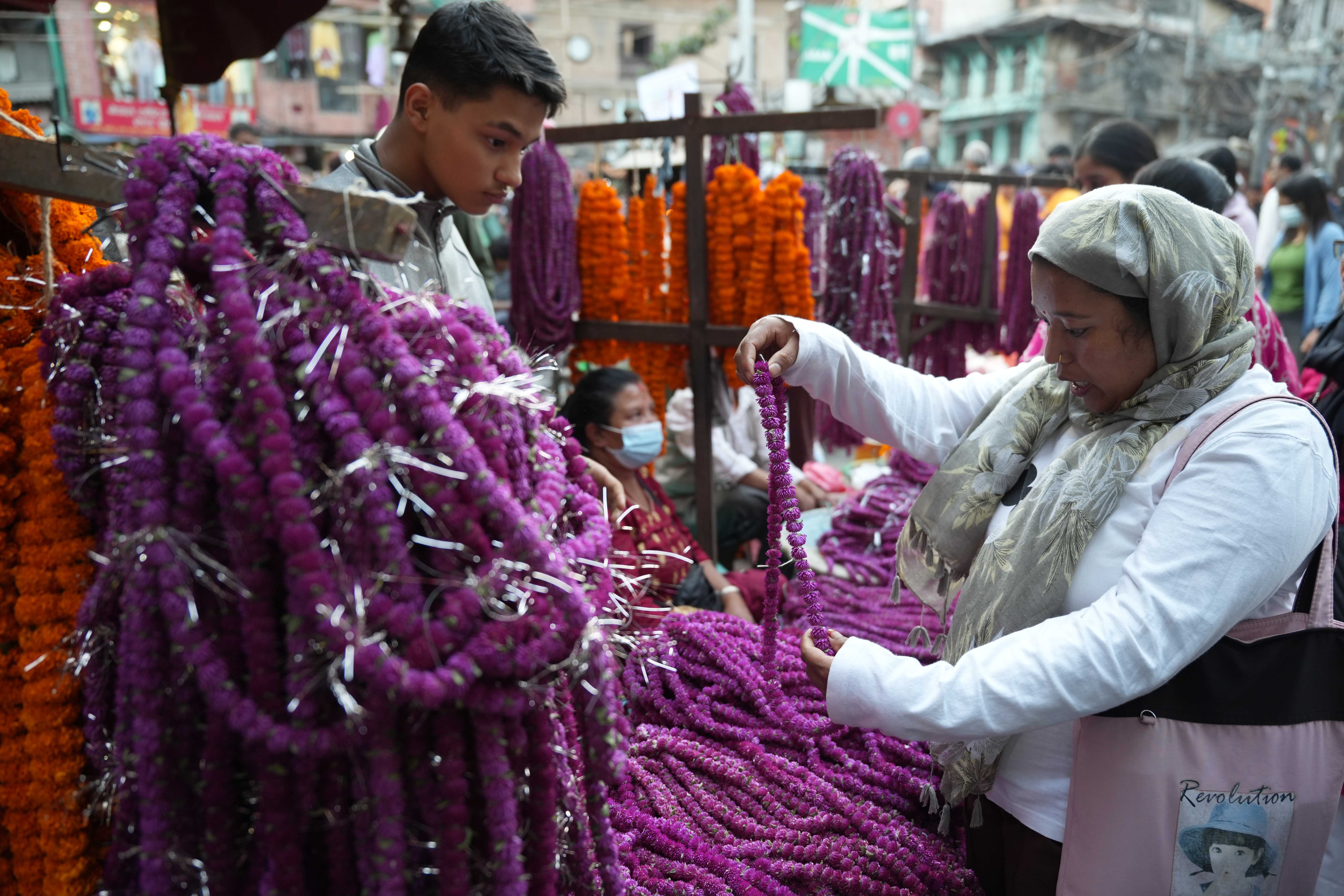 तिहार लागेसँगै बजारमा चहलपहल सुरु