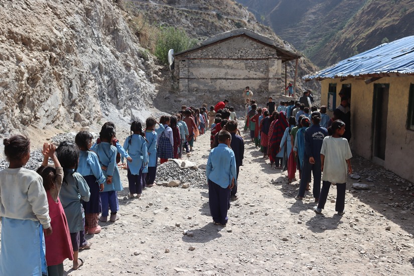 कक्षाकोठा अभावले संयुक्त कक्षाको बाध्यता