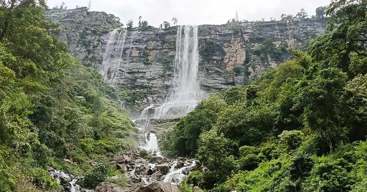 भाङ्गे झरनाः वर्षायाममा मन लोभ्याउने रसुवाको प्राकृतिक गन्तव्य