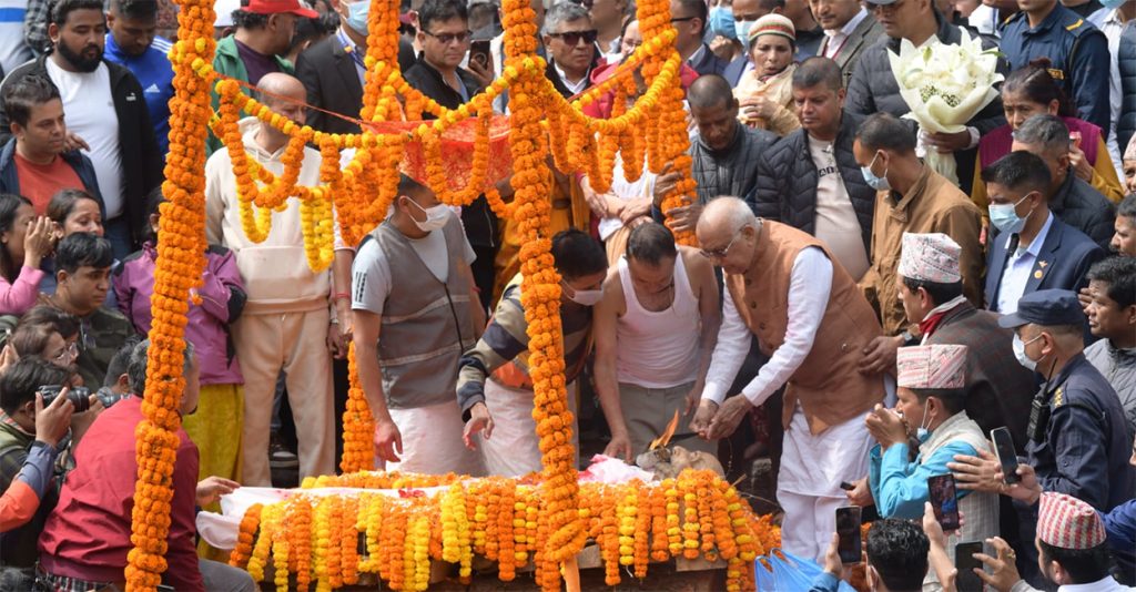 एमाले अध्यक्ष ओलीका पिता मोहनप्रसादको पशुपति आर्यघाटमा अन्त्येष्टि