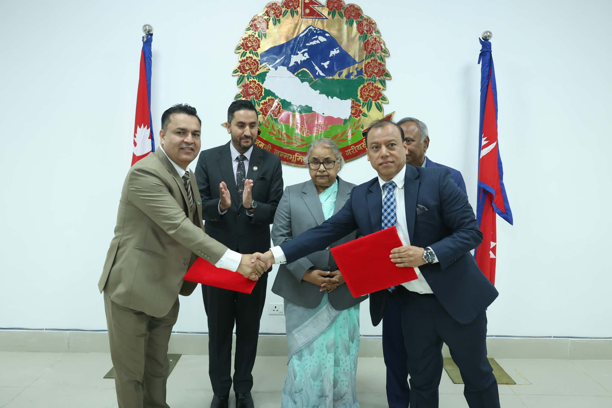 एनआरएनएबीच एकता