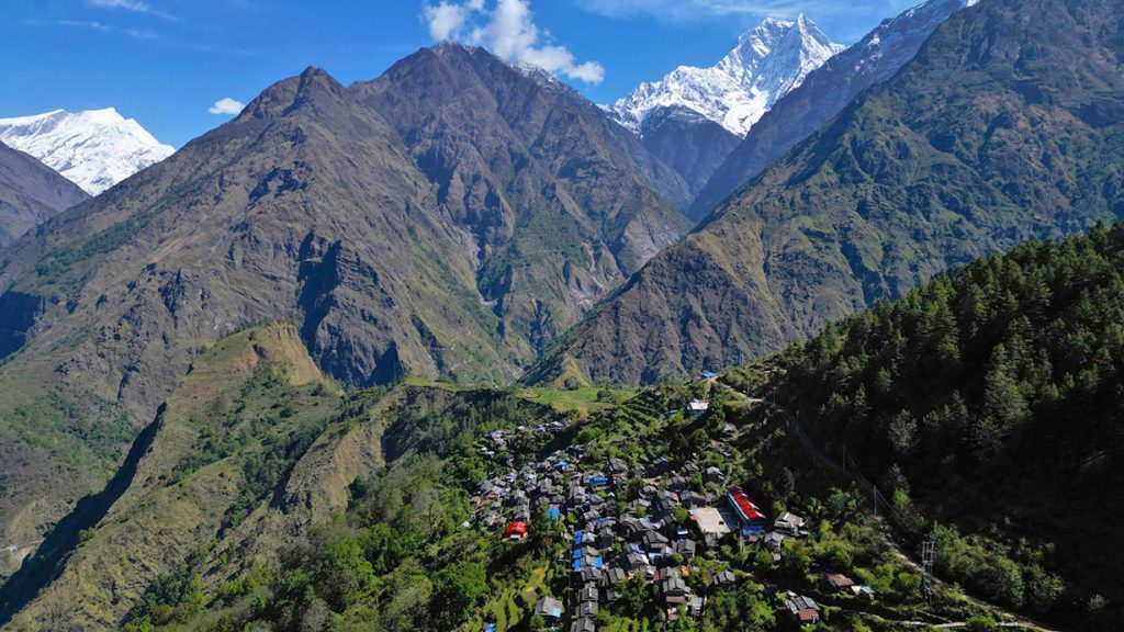 मगर संस्कृति र प्रकृतिको संगम नारच्याङ लेकगाउँ