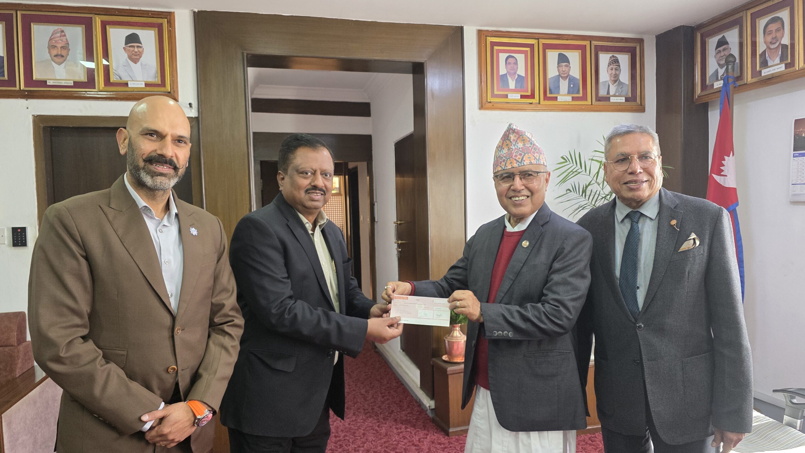 नेपाल लाइफद्वारा पुर्ननिर्माण कोषमा सहयोग