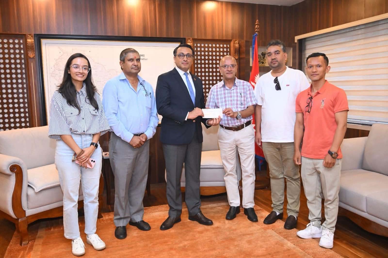 निशान पोली क्लिनिकको चार लाख सहयोग