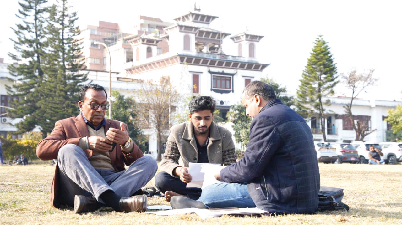 संशय चिर्दै देश चुनावतर्फ