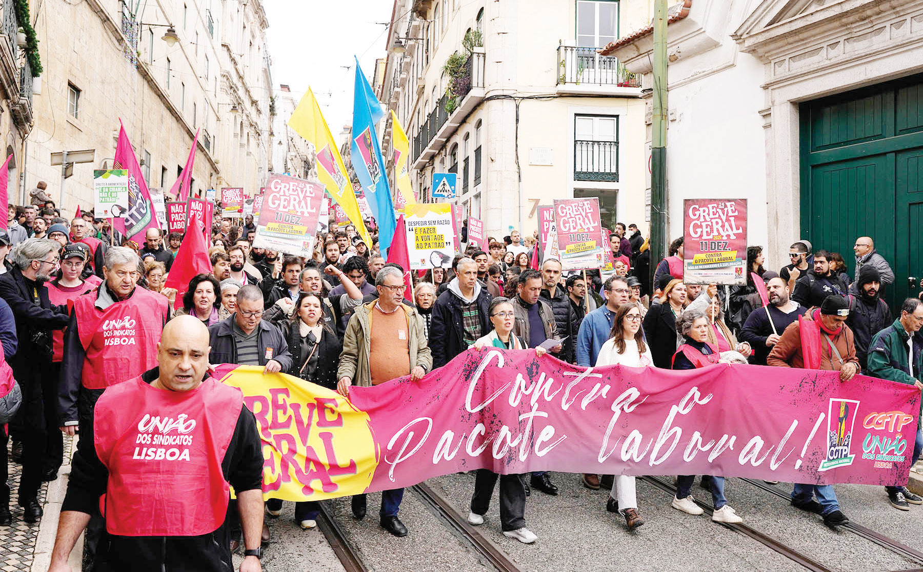 असन्तुष्टि सडकमा