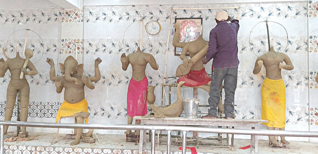 तिलाठी कोइलाडीमा सरस्वती पूजनोत्सवको तयारी