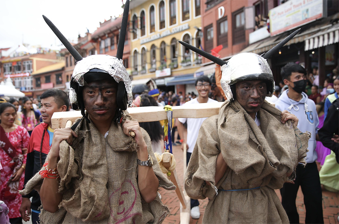 वौद्ध स्तुपमै भव्य रोपाइ जात्रा