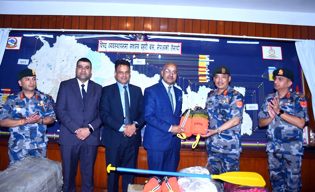 विपद् उद्धारका लागि सशस्त्र प्रहरीलाई सन नेपाल लाइफको सहयोग