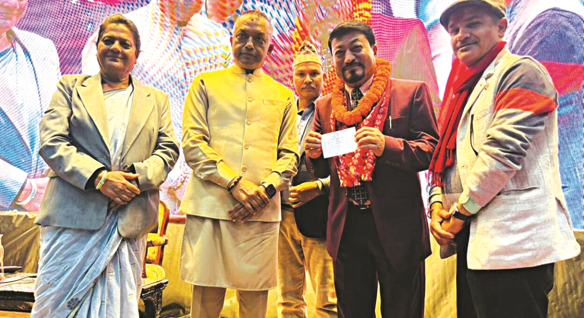 एमाले नेता रामवीर मानन्धर कांग्रेस प्रवेश