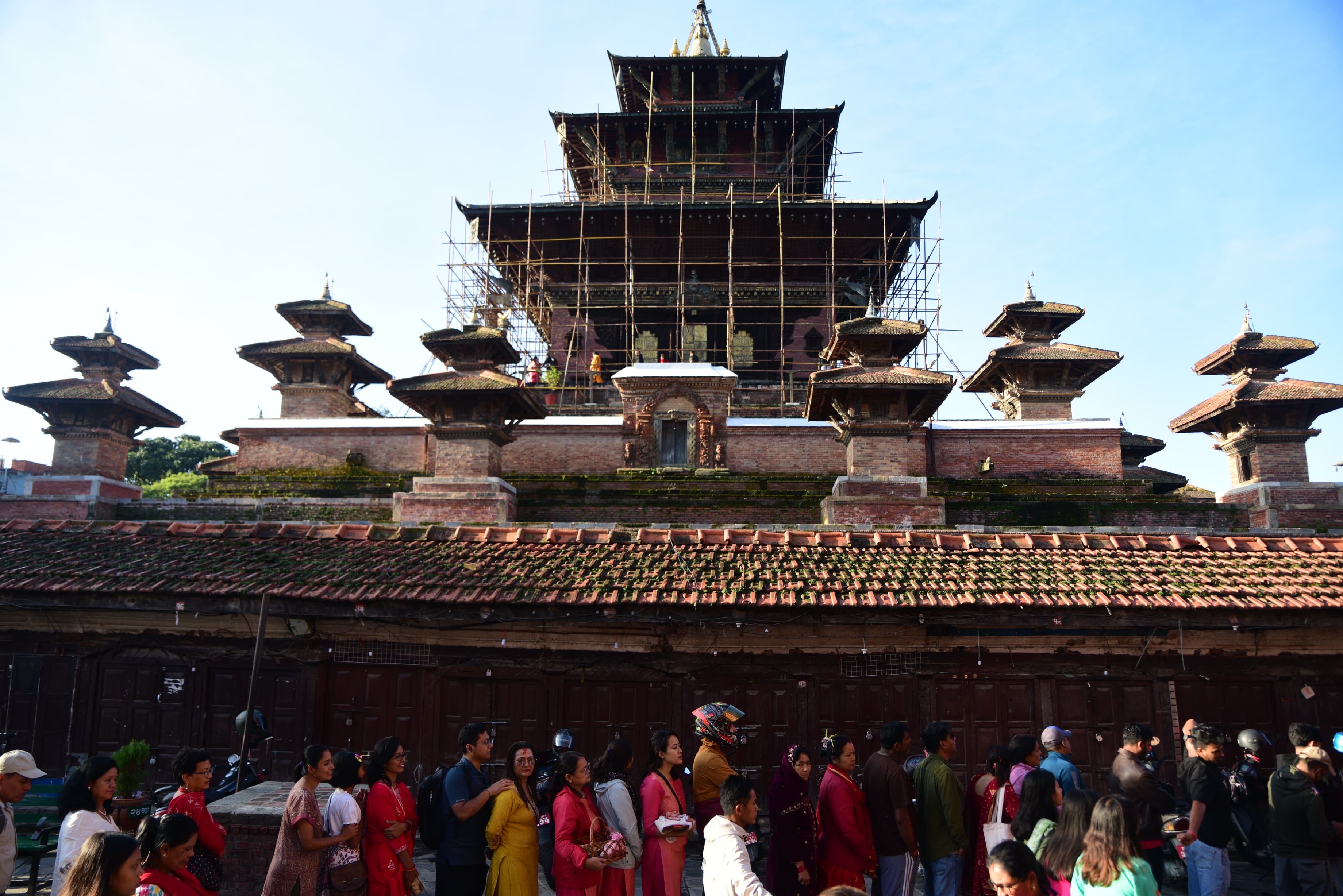 महानवमीमा मात्रै खुल्ने तलेजु भवानी मन्दिरमा भक्तजनको भीड