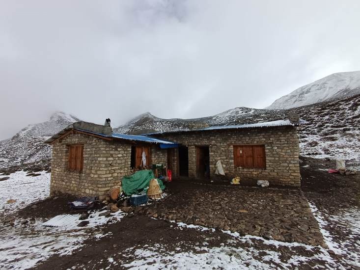 दामोदरकुण्डमा तीर्थयात्रीलाई निःशुल्क भोजन
