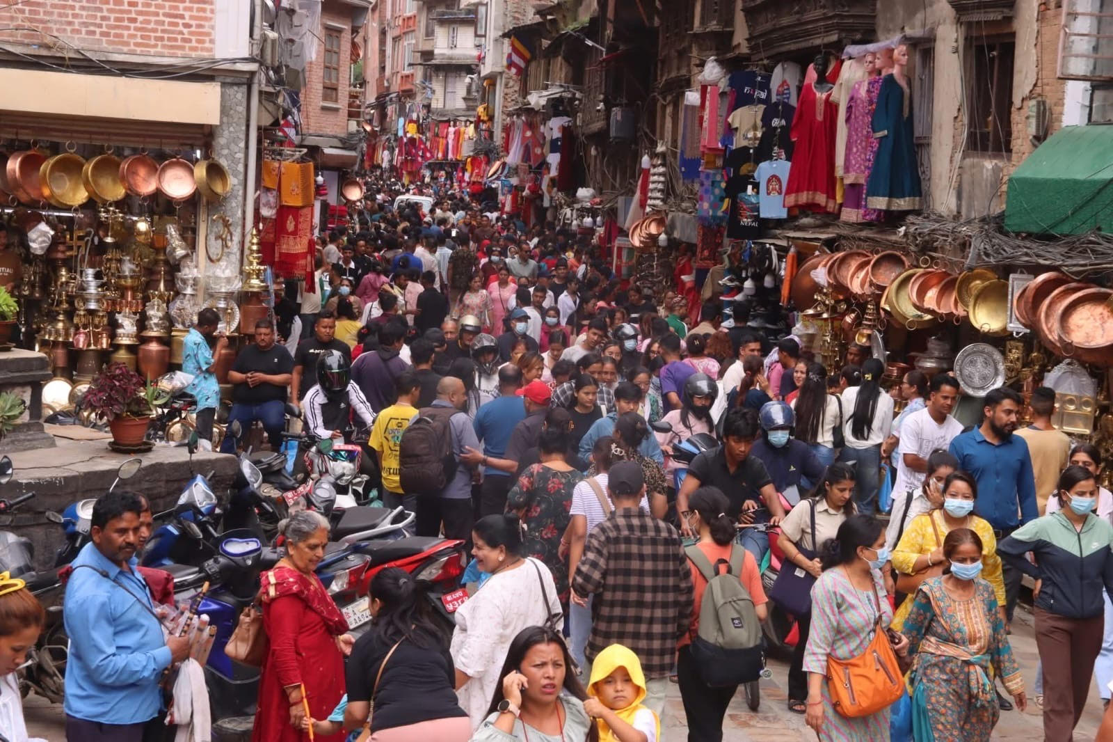 चाडपर्व आयो, मन खुसी छैन