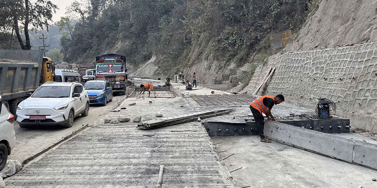 नारायणगढ-बुटवल सडक : दाउन्नेमा एकतर्फी ढलानको काम सम्पन्न