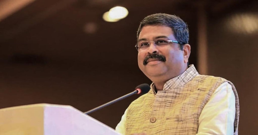भारतका शिक्षामन्त्री धर्मेन्द्र प्रधानद्वारा राजीनामा