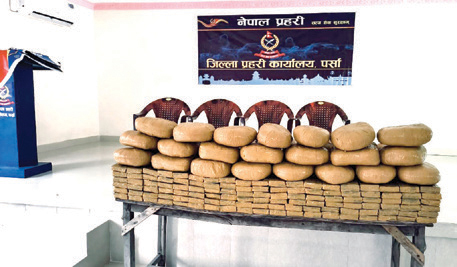 चरेशसहित दुईजना पक्राउ