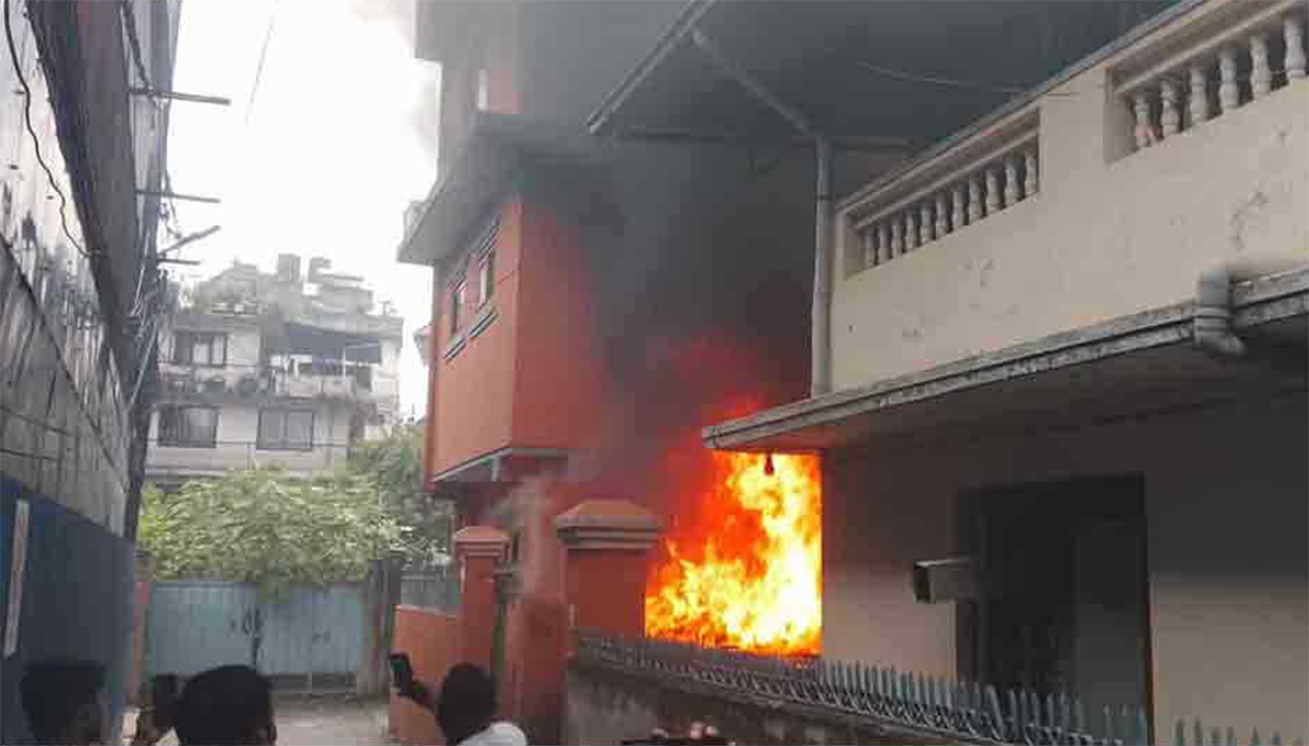 कांग्रेसका महामन्त्री गगनकुमार थापा निवासमा आगजनी