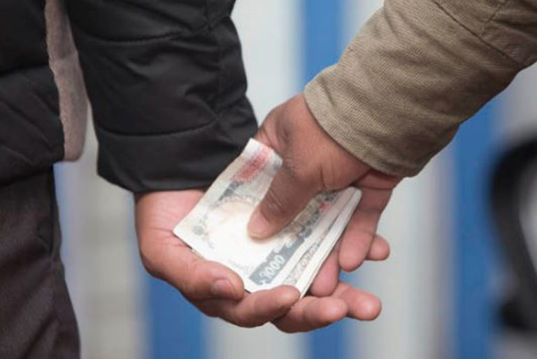 दुई लाख घुससहित मालपोतका खरिदार पक्राउ