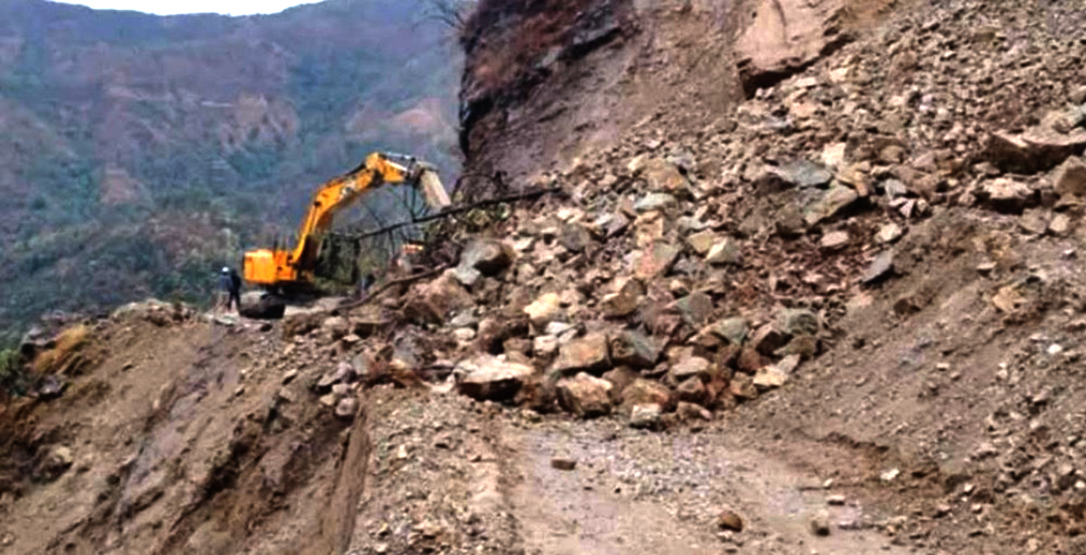 आरीघोप्टे वर्षाले खल्लो दशैं, ५२ जनाको ज्यान गयो