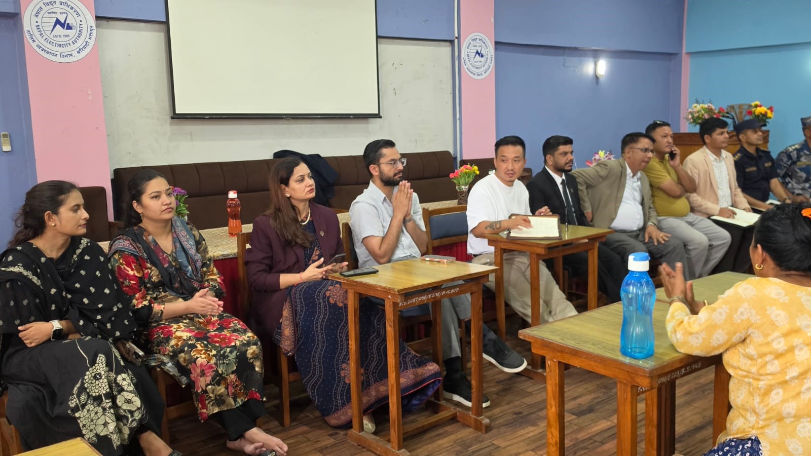 गृहमन्त्रीसहित मन्त्रीहरूद्वारा होल्डिङ सेन्टरको अवलोकन