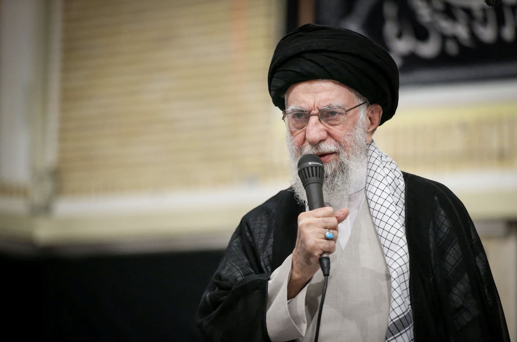 अमेरिका सामु नझुक्ने इरानी नेता खामेनीको भनाइ