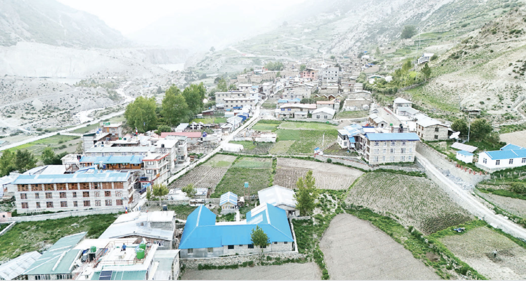 मनाङ यात्रामा मौसम बाधक