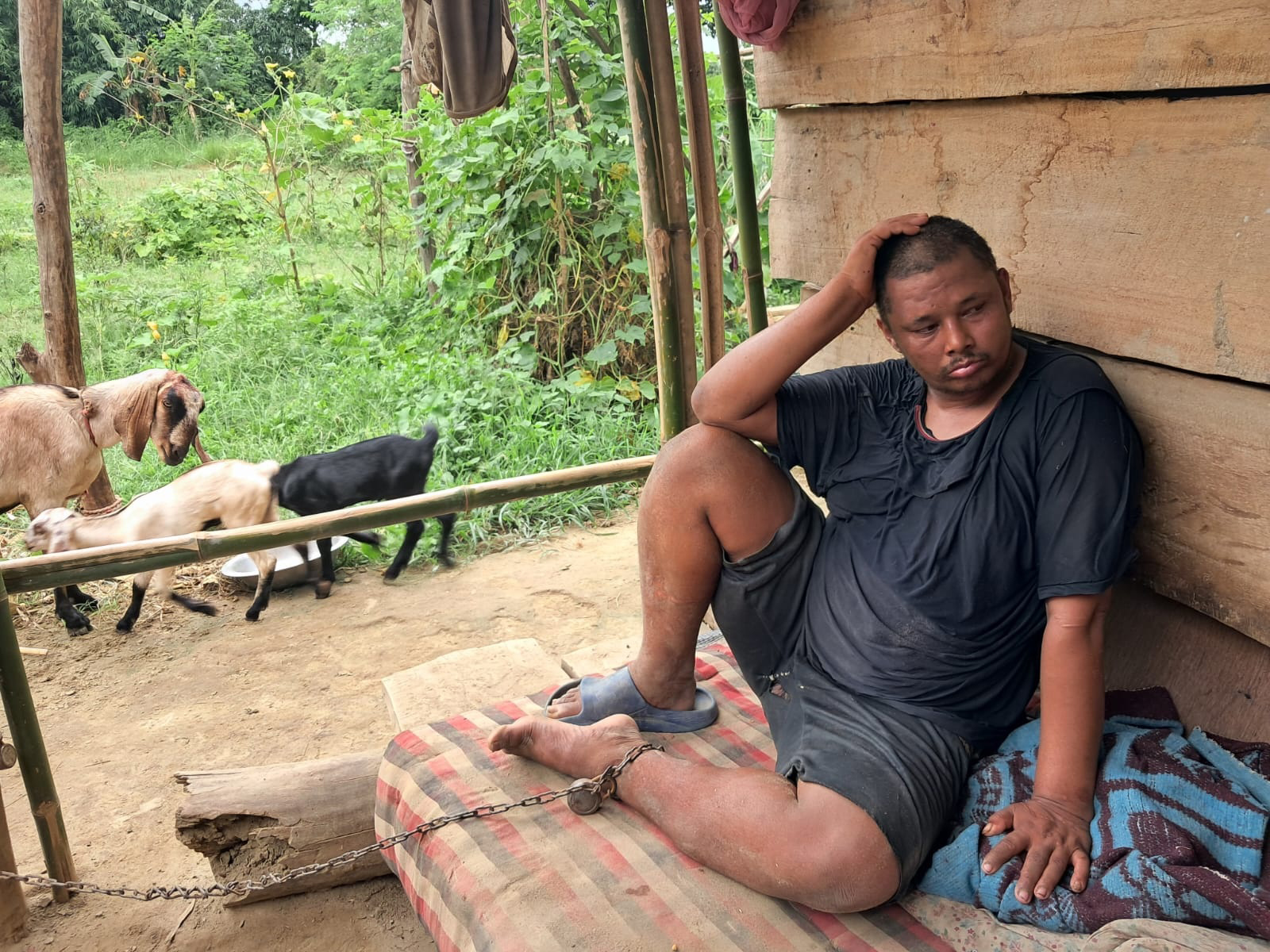 चार वर्षदेखि साङ्लोमा