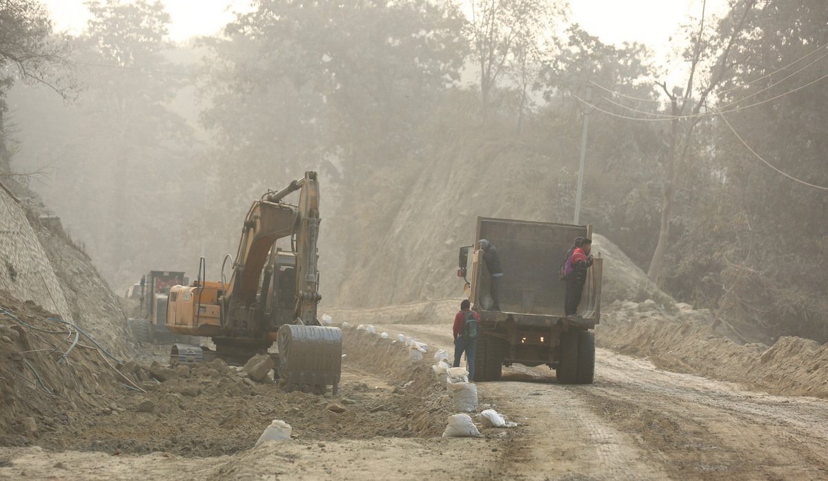 दाङका तीन वटा निर्वाचन क्षेत्र जोड्ने सडक पाँचवर्षदेखि अलपत्र