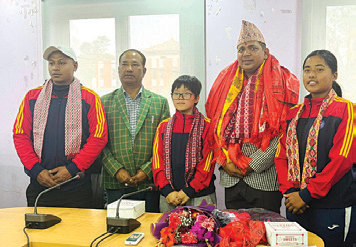 भारत जाँदै वाडोरियो कराते खेलाडी