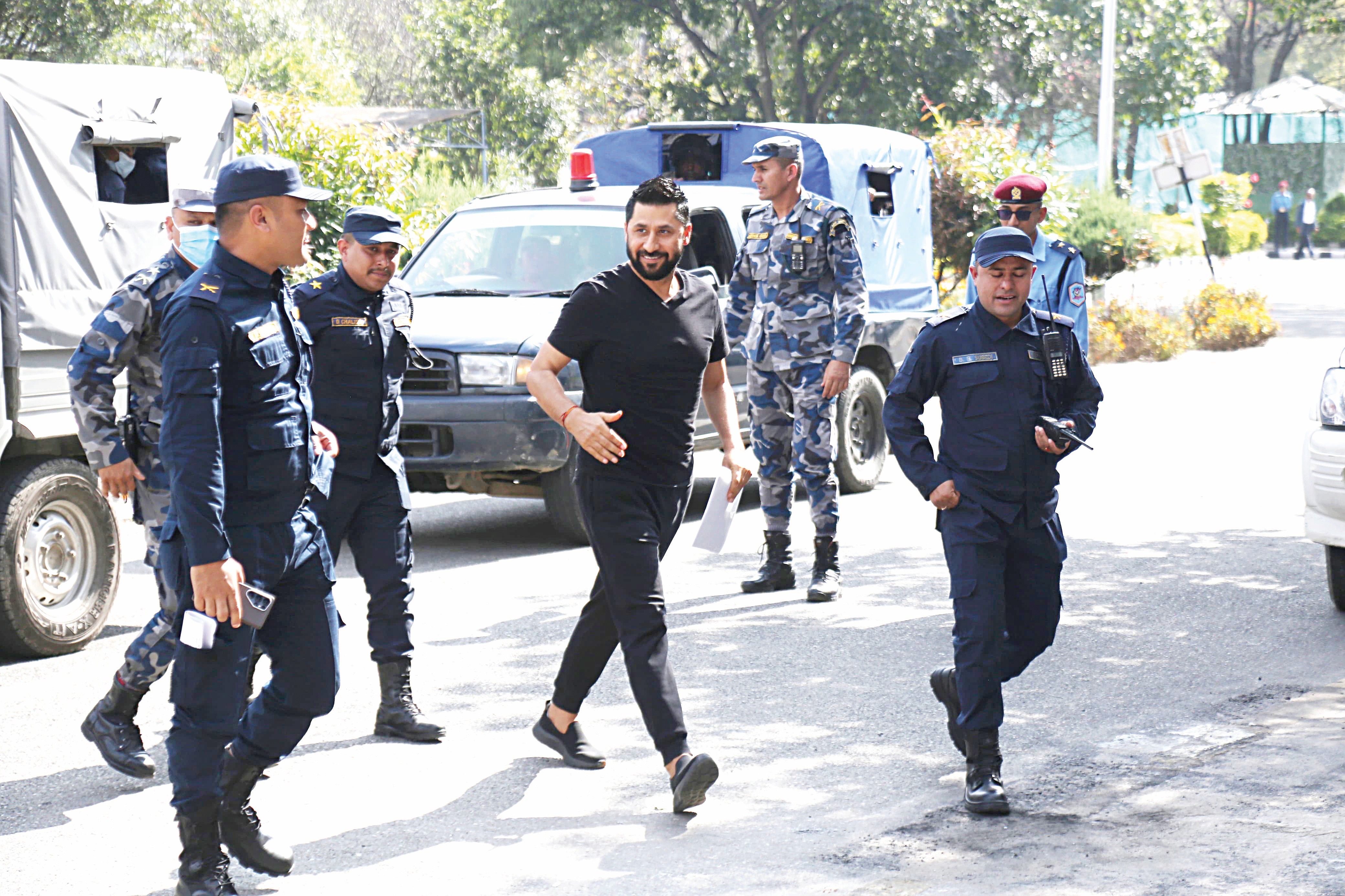 रविलाई भेट्न नक्खु कारागारमा लर्काे