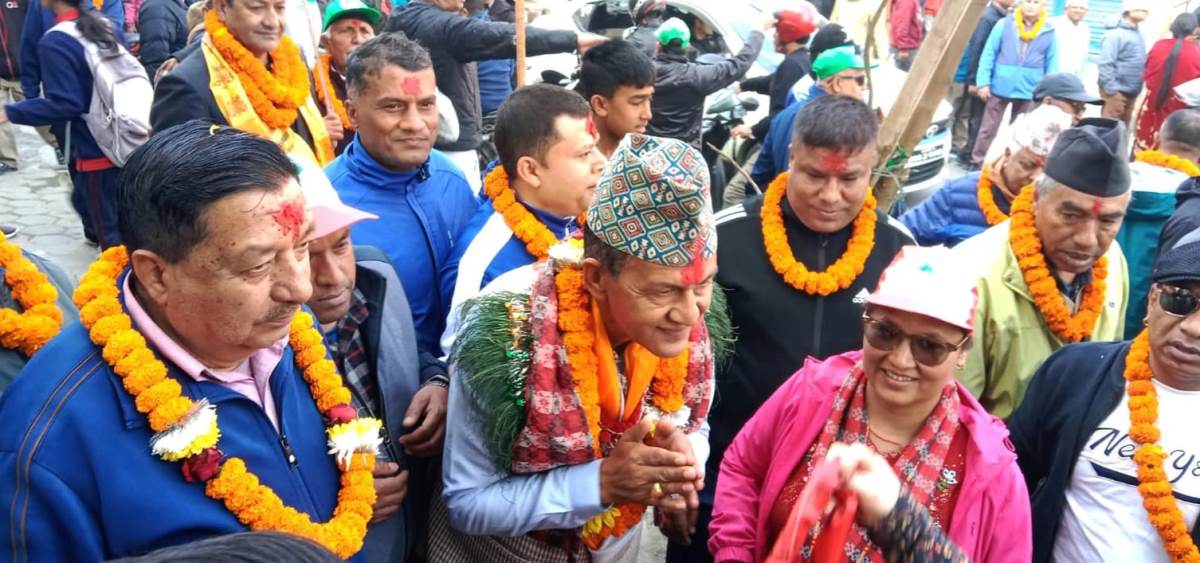 चुनावी अभियानमा कांग्रेसका रमेश अर्याल