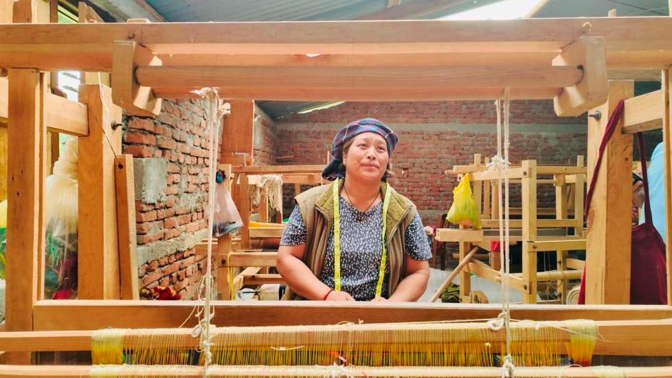 ढाका उद्योगमार्फत आत्मनिर्भर बन्दै तमानखोलाका महिला