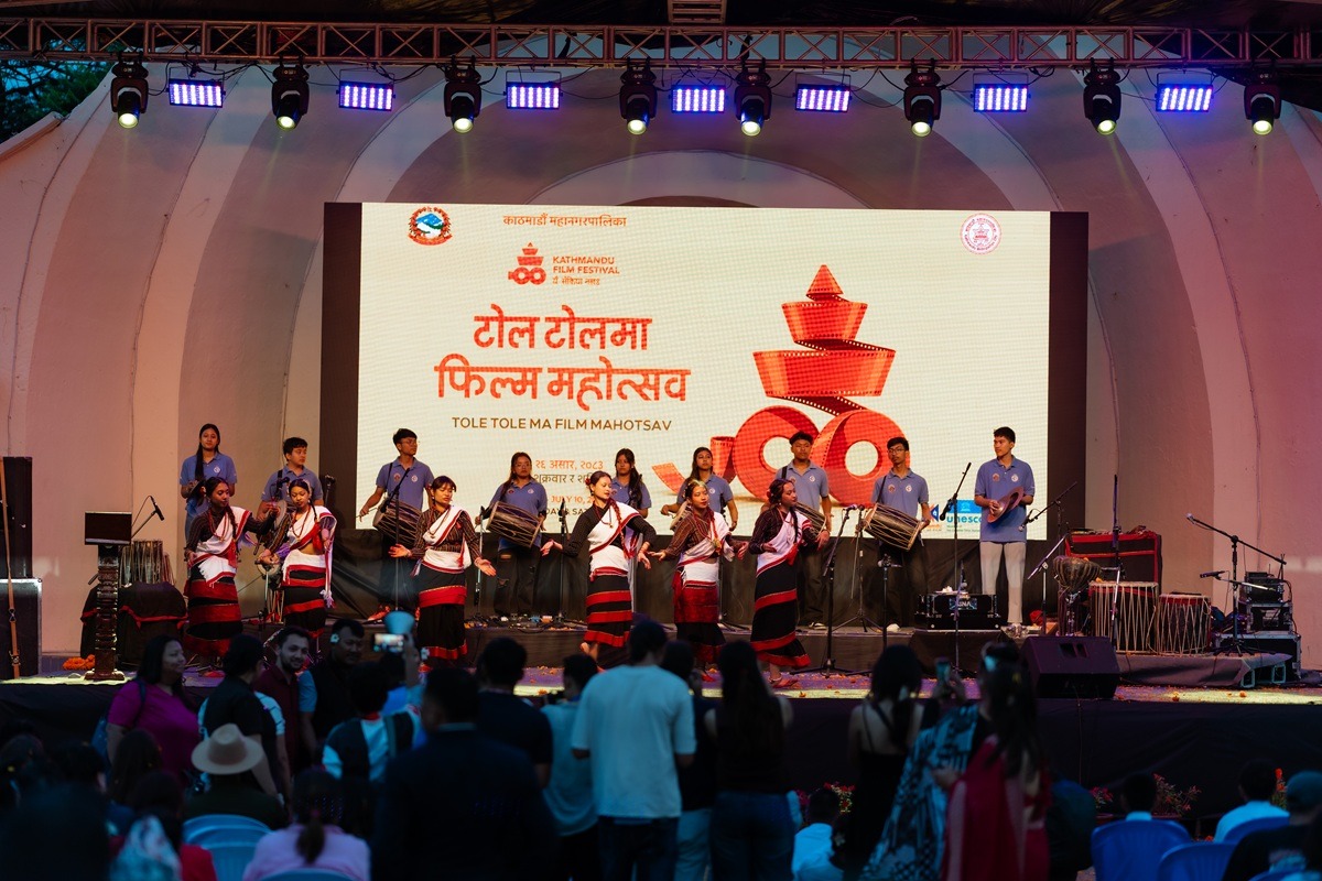 ‘पेन्गुइन रिभोलुसन’ र ‘सवारी साहित्य’ टोलटोलमा